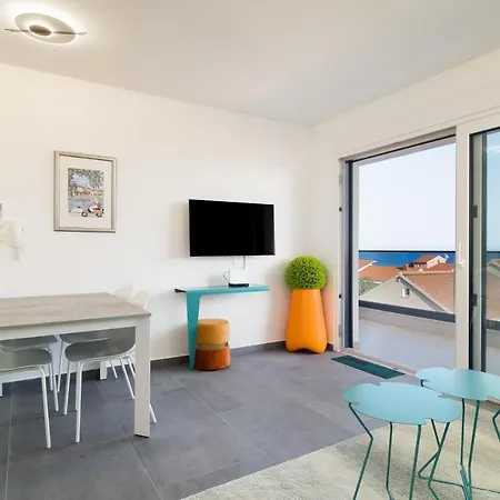 Luxury Apartment- Balcony- Private Rooftop And Jacuzzi- Common Pool *
