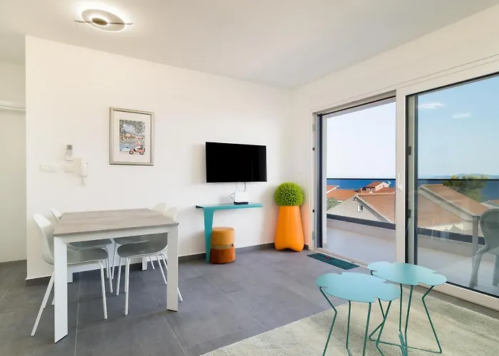 Luxury Apartment- Balcony- Private Rooftop And Jacuzzi- Common Pool *