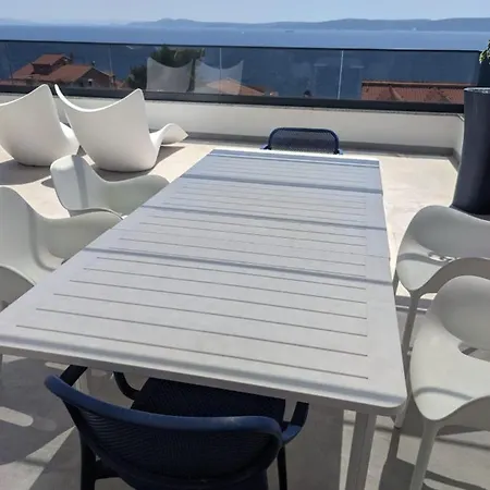 Luxury Apartment- Balcony- Private Rooftop And Jacuzzi- Common Pool Apartment *
