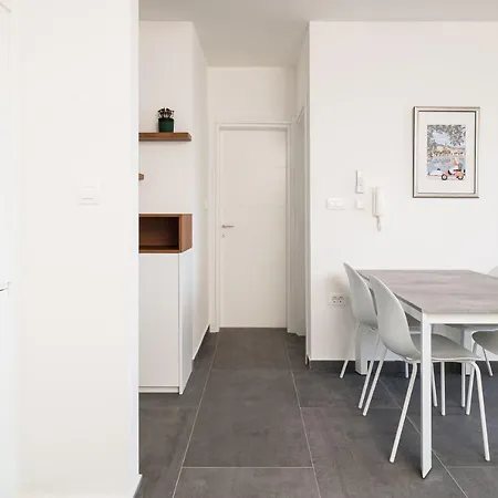 Luxury Apartment- Balcony- Private Rooftop And Jacuzzi- Common Pool Apartment *