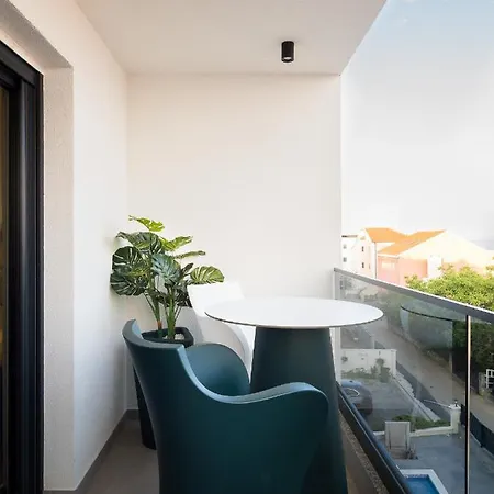 Luxury Apartment- Balcony- Private Rooftop And Jacuzzi- Common Pool Apartment