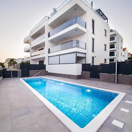 Luxury Apartment- Balcony- Private Rooftop And Jacuzzi- Common Pool Trogir