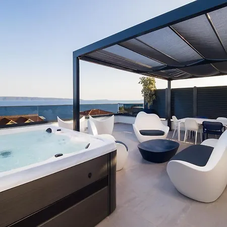 Luxury Apartment- Balcony- Private Rooftop And Jacuzzi- Common Pool Apartmán *
