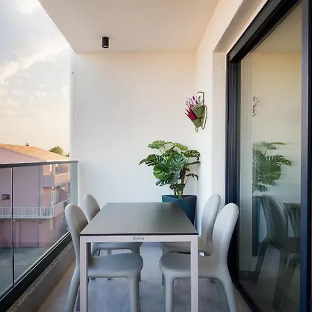 Luxury Apartment- Balcony- Private Rooftop And Jacuzzi- Common Pool *