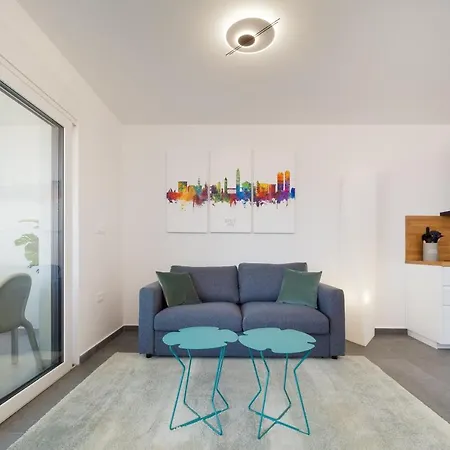 Luxury Apartment- Balcony- Private Rooftop And Jacuzzi- Common Pool 特罗吉尔