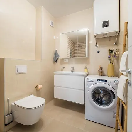Luxury Apartment- Balcony- Private Rooftop And Jacuzzi- Common Pool Apartmán