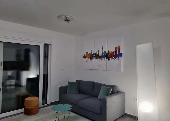 아파트 Luxury Apartment- Balcony- Private Rooftop And Jacuzzi- Common Pool *