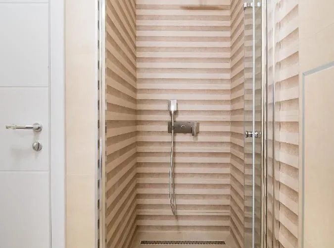 아파트 Luxury Apartment- Balcony- Private Rooftop And Jacuzzi- Common Pool 트로기르